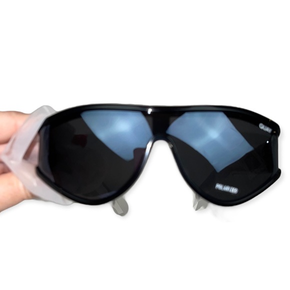 QUAY Secret Set Sunglasses Polarized Black Shield Frame Black Lens Unisex NWT - Picture 6 of 11